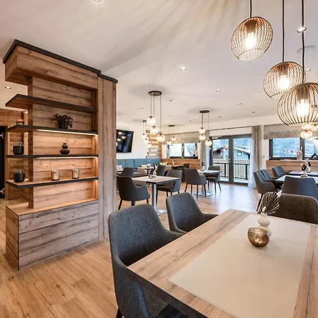 Aparthotel Gluecksmoment Goetschlhof 3*